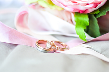 Verlovingsring en trouwring combineren