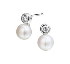 Gerhodineerd zilveren oorknoppen met zoetwaterparel en zirkonia.