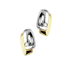 Geelgouden oorknoppen met diamant.