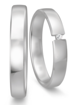 Smalle witgouden trouwringen glanzend