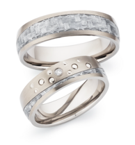 Trouwringen Titanium met carbon