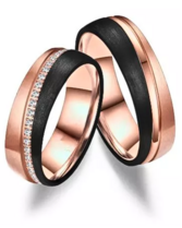 Trouwringen Titanium met carbon Trouwringen Titanium met carbon