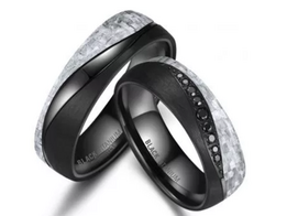 Zwarte  titanium met zirkonium ringen