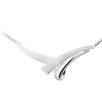 Zilveren collier met zirkonia en een poli/matte afwerking.