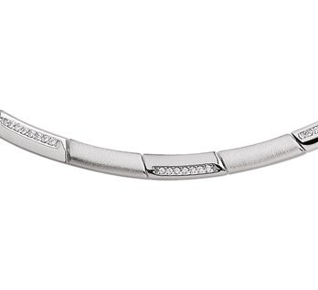 Gerhodineerd zilveren armband met zirkonia en een poli/matte afwerking.