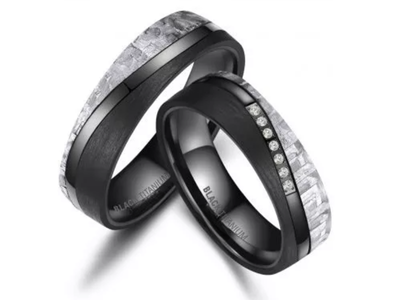Zwarte  titanium met zirkonium ringen