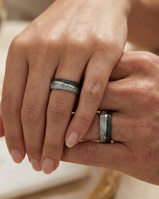 Trouwringen Titanium met carbon